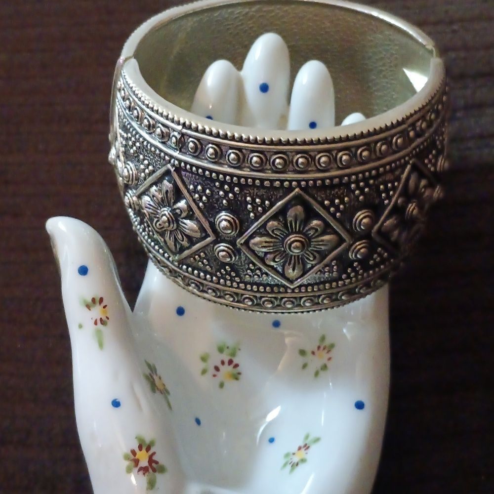 !!Wide Silver Bangle Bracelet
